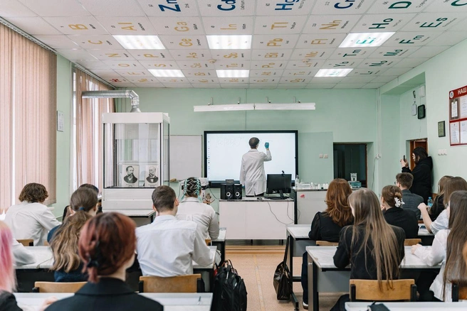 Преподаватель Анастасия Кощеева поддержала Тимофея и помогла ему подготовиться к олимпиаде | Источник: «ПМУ» АО «ОХК „Уралхим“»