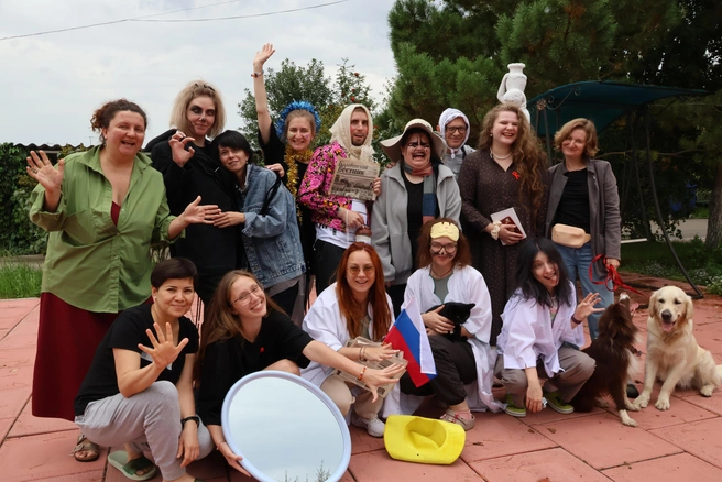 На слете в лагере работает большая команда специалистов: психологов, педагогов и прошедших специальное обучение наставников | Источник: Таисия Ланюгова