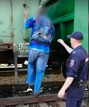 Житель Новосибирска попытался добраться на дачу в грузовом поезде, тот шел без остановок, и мужчина случайно уехал в Кузбасс