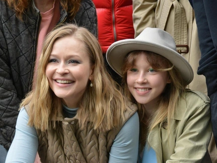 «Роскошна!»: Аня Пересильд бахнула каре, как у мамы, и получила комплимент от Вани Дмитриенко