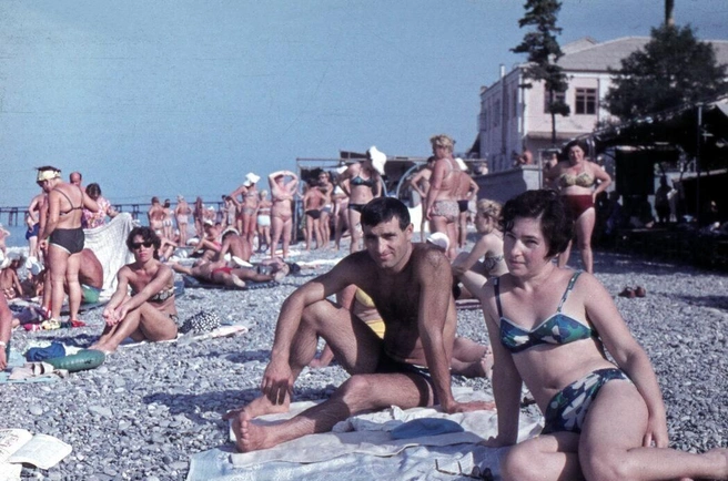 На пляже Адлера, 1969 год  | Источник: pastvu.com
