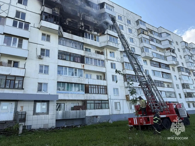 Эвакуация жителей во время пожара | Источник: МЧС России / MAX