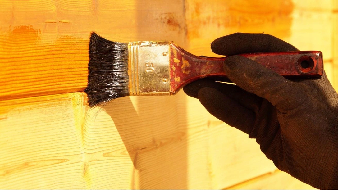 Чем обработать древесину от влаги и гниения: 6 доступных средств | Источник: Legion Media