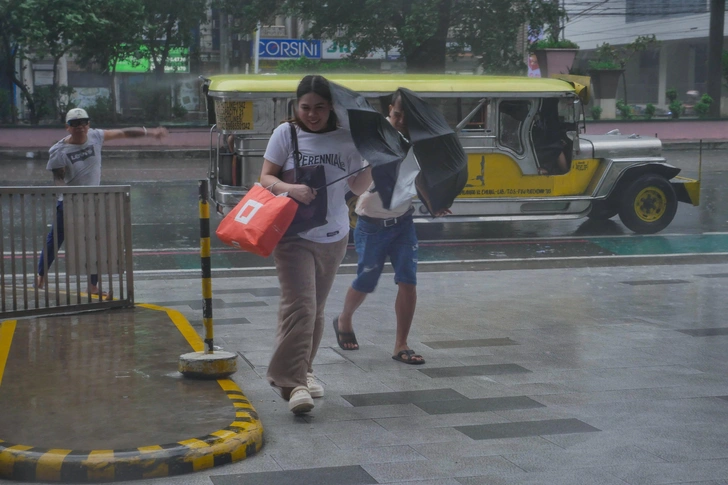 Супертайфун «Фунгвонг» прямо сейчас разрушает Филиппины: миллионы пострадавших | Источник: Matrix Images