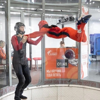 В 2023-м и 2024 году девушка попала на занятия в аэротрубе, которые организовала социальный предприниматель Анна Миркина | Источник: Екатерина Кадочникова / Vk.com