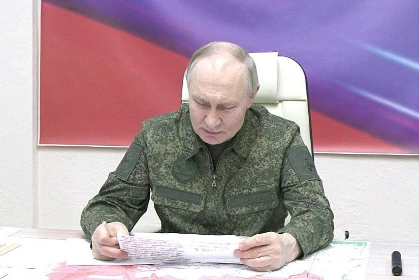 Путин в военной форме. Почему президент надел камуфляж и как понимать этот сигнал