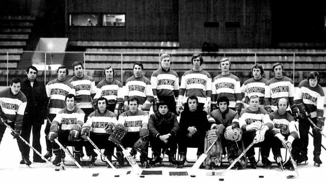 В первом ряду 3-й справа — Чередник, во втором 5-й и 6-й — Николай Анферов и Роберт Мурдускин | Источник: Василий Шалаев