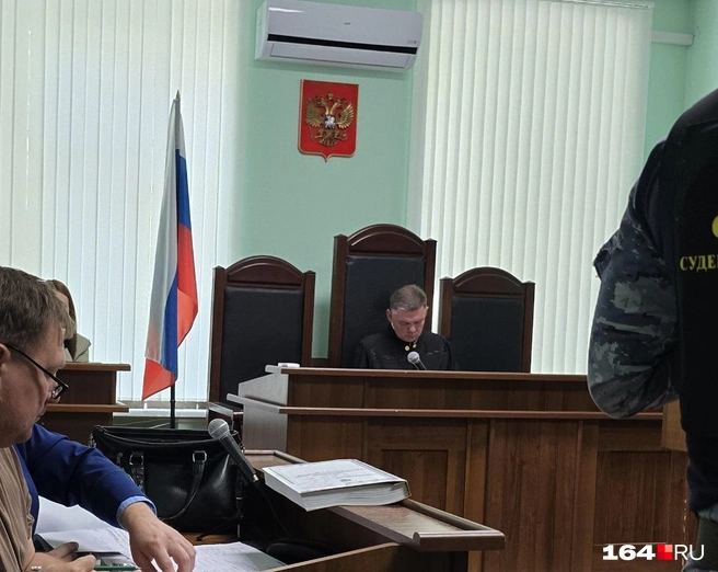 Судья Олег Бодров был строг, но справедлив | Источник: Семен Коротов-Майбах / 164.RU