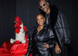 Жене Snoop Dogg подарили драгоценную домбру