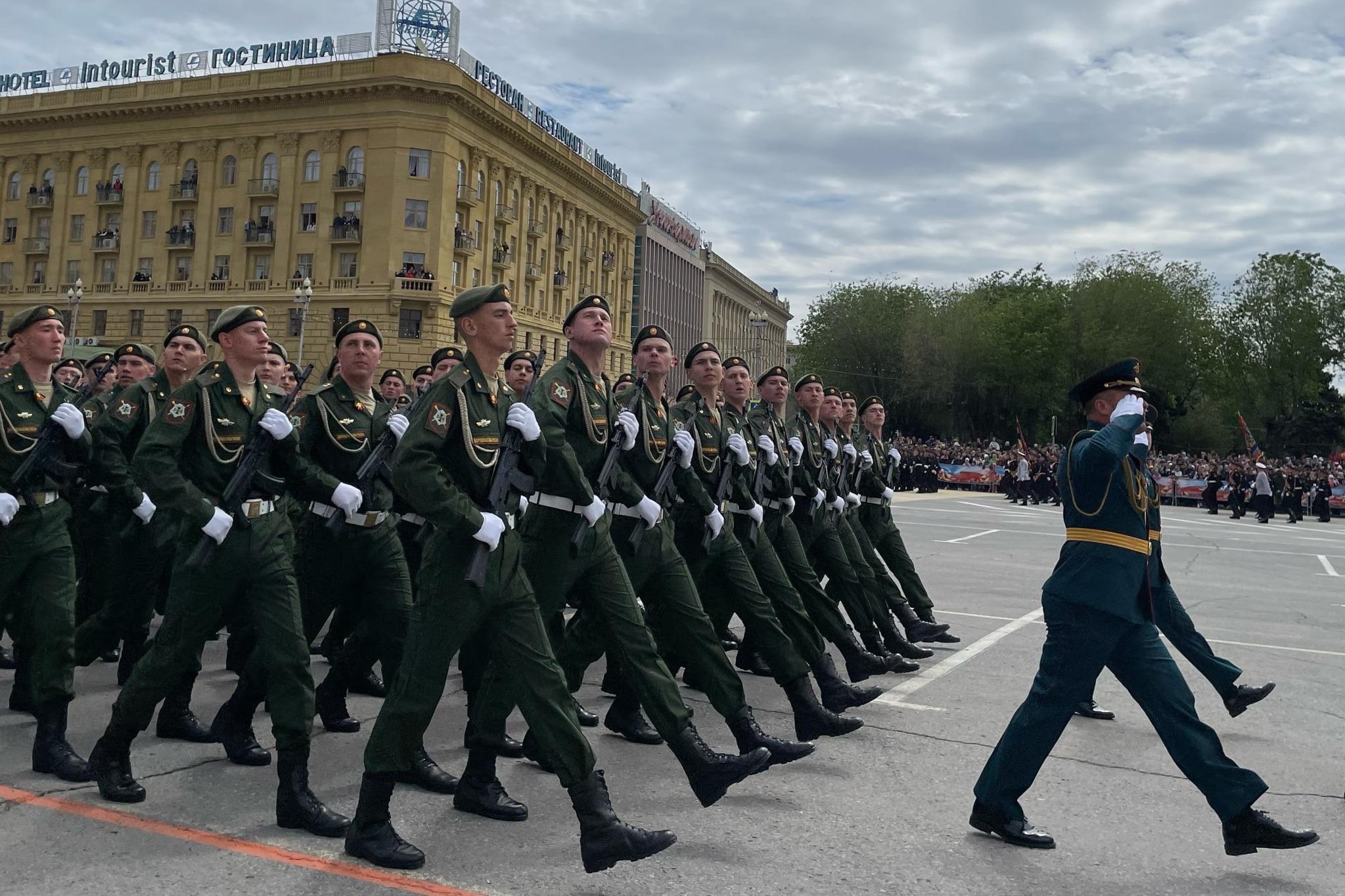 Видео парада Победы в Волгограде - 9 мая 2023 - V1.ру