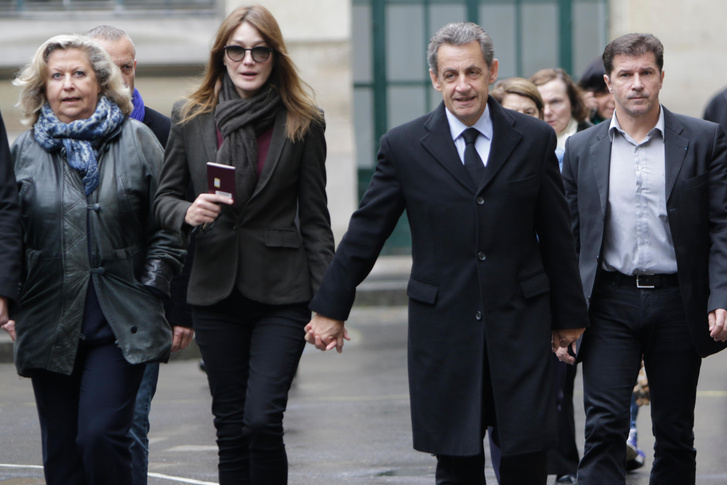 «Стараюсь не спорить с супругом»: как сейчас живет 55-летняя Карла Бруни-Саркози