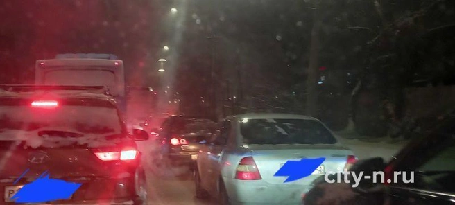 Автомобили в заторе на Транспортной в районе вокзала