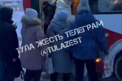 Туляки не могут уехать на работу из-за снегопада