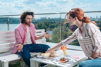 «Я очень устал от тарелочниц»: как Денис искал, но не нашел себе «достойную» женщину