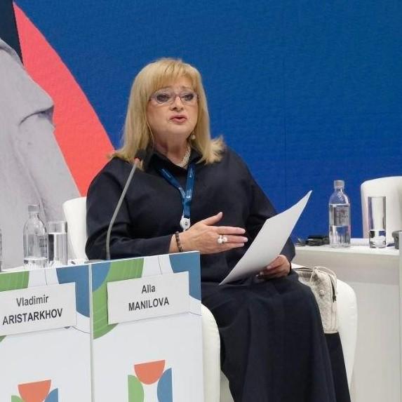 <p>Алла Манилова</p>