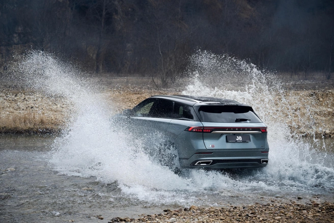 Система Torque Vectoring помогает эффективнее преодолевать бездорожье | Источник: «Автомир»