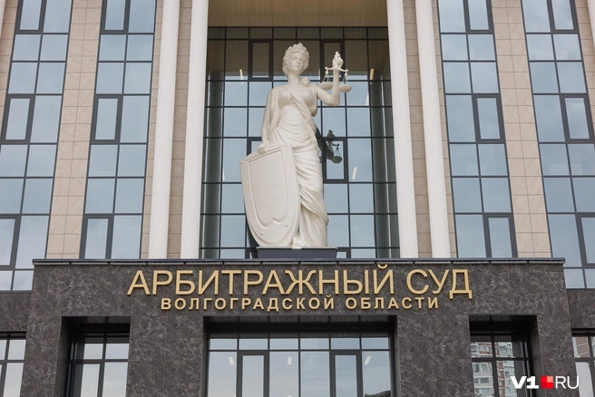 Посетителей на входе встречает не Фемида, а Правосудие | Источник: Алексей Волхонский / V1.RU