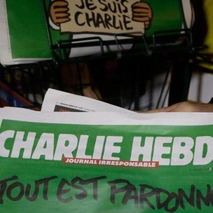«Слухи о гендерной идентичности Брижит Макрон и очернение Украины»: Charlie Hebdo судится из-за фейковых карикатур
