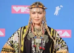 Мадонна пришла на премию MTV в образе викинга