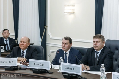 Губернатор потребовал усилить контроль за питанием в школах и детсадах