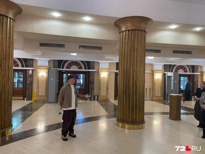 Сергей Осинцев остался в театре на должности актера | Источник: Радик Енчу / 72.RU