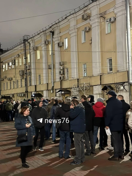 Люди терпеливо ждали своей очереди | Источник: Ксения Ткаченко / 76.RU