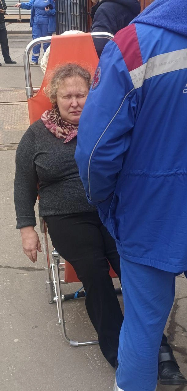 Из отделения полиции Ирину увезли на скорой | Источник: Дмитрий Джулай, адвокат Ирины Осиповой