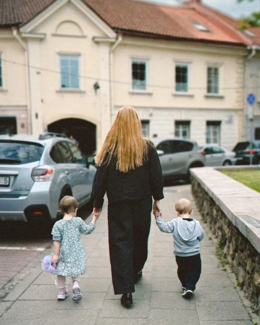 За границей певица родила сына и дочь | Источник: monetochkaliska / Instagram.com**
