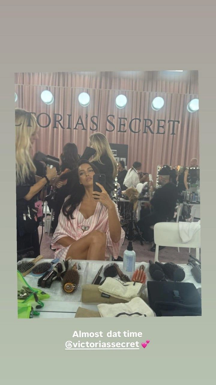 Подготовка к выступлению | Источник: irina shayk / Instagram (деятельность соцсети запрещена в России)