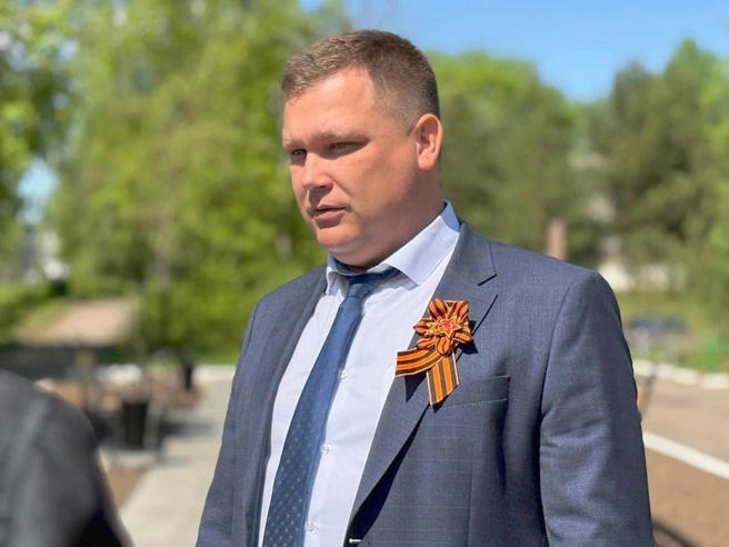 Чиновнику 35 лет | Источник: Борис Ясинский / Вконтакте