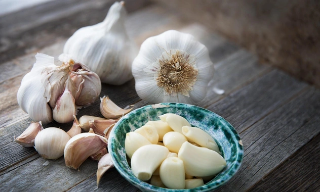 Почему чеснок в еде пахнет вкусно, а от человека — отвратительно