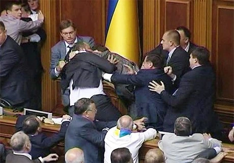 Поправки Порошенко к статусу Донбасса приведут к войне | ya62.ru