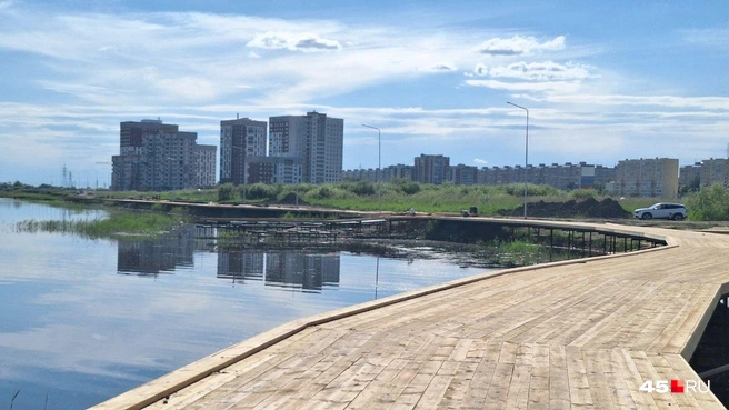 Дома застройщик строит у озера Черное | Источник: Александр Лисихин