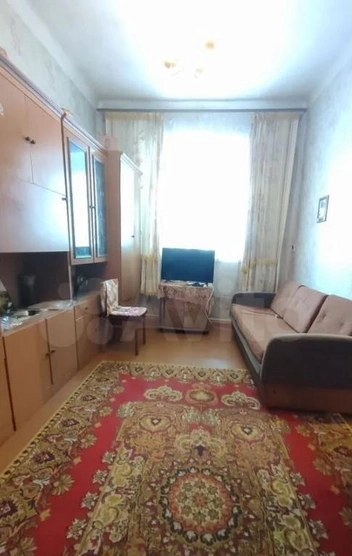 В доме много ковров и похожая планировка комнат | Источник: сайт объявлений