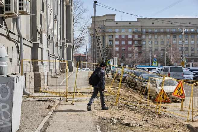 Открытого грунта в центре много. Во время ветра вся грязь летит в лицо | Источник: Александр Ощепков / NGS.RU