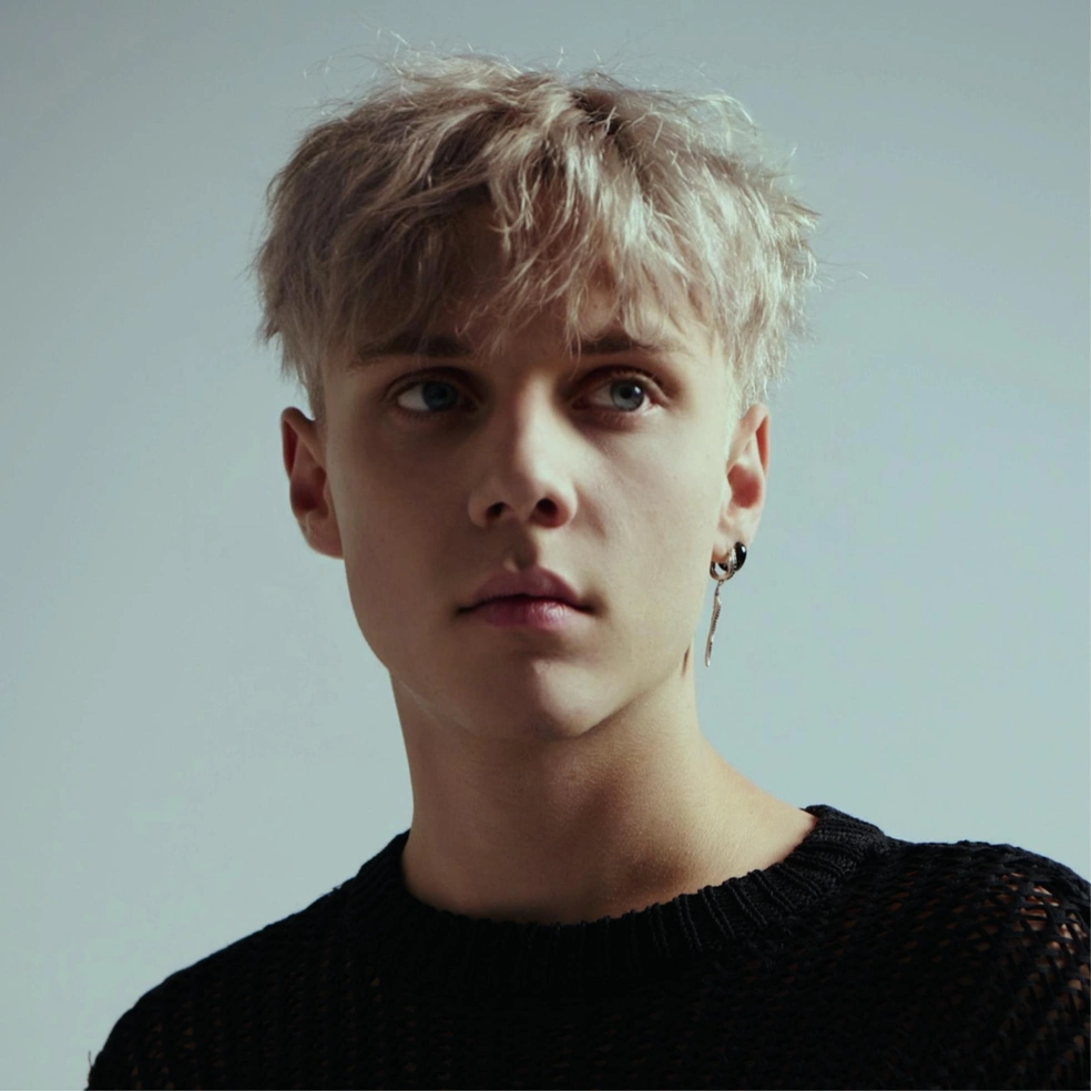 Певец планировал выступить в Тюмени 13 декабря 2025 года, но что-то пошло не так | Источник: Ваня Дмитриенко / Vanya Dmitrienko / Vk.com