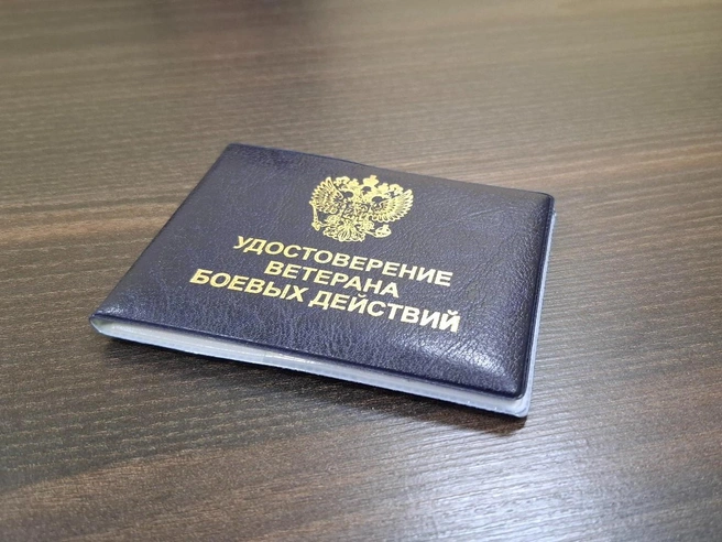 Алексей Баранов предоставил удостоверение ветерана СВО | Источник: Тимофей Крылов / V1.RU
