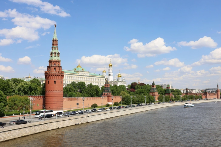 12 июня — День России, поэтому добавляется еще выходной