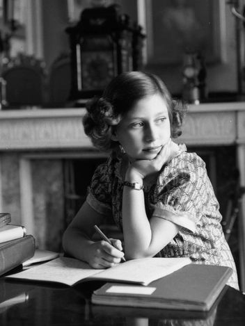 Наследная принцесса за уроками, 22 июня 1940