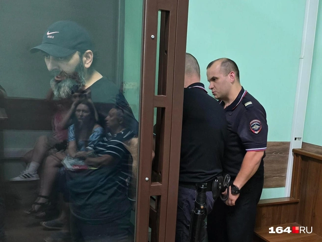 Затем Рубика Акопяна удалили из зала суда | Источник: Семен Коротов-Майбах / 164.RU