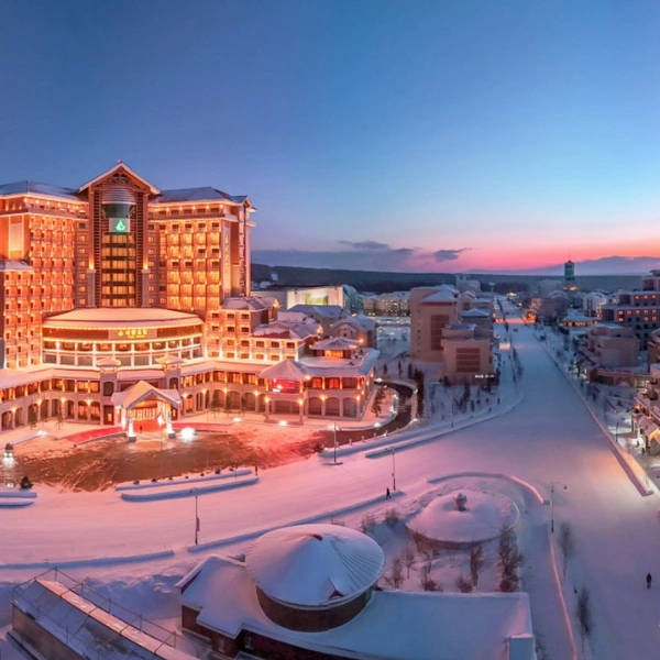 Ким Чен Ын открыл новый горнолыжный курорт на севере КНДР. 25 фото вождя с дочерью и пяти новых отелей