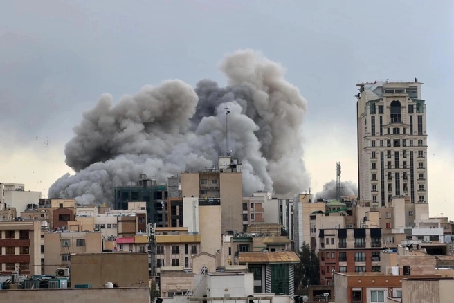 Взрывы звучат в ряде населенных пунктов | Источник: Mohsen Ganji / AP Photo