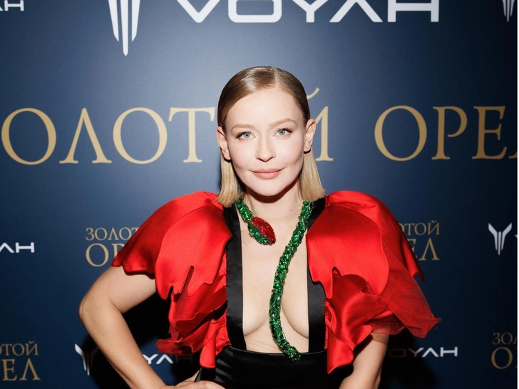 Самые стильные образы звезд &laquo;Золотого Орла&raquo;