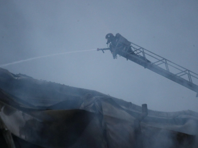 Склад был выполнен из металлоконструкций и обшит сэндвич‑панелями.
