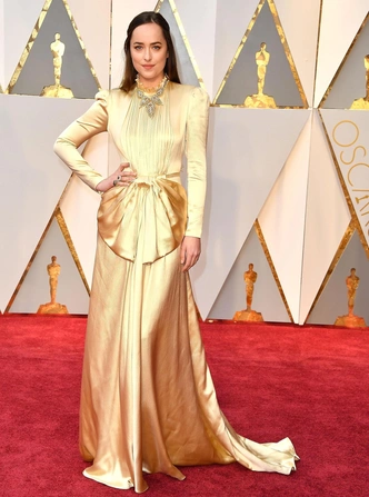 Эволюция стиля Дакоты Джонсон&nbsp;&mdash; фэшн-иконы и музы Алессандро Микеле