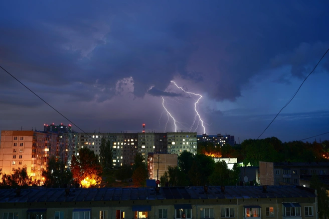 Гроза продолжалась примерно с 23:50 до 00:15 | Источник: читательница НГС Софья Ковенько