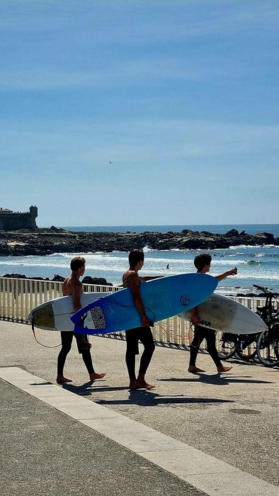 «Серфинг — очень популярный вид спорта, но без гидрокостюма в океан лучше не заходить» | Источник: Ольга Черничкина