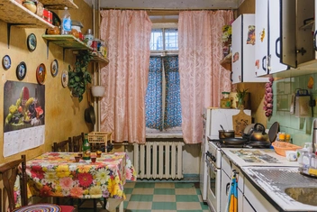 В последние годы на этой кухне бывают только хозяин, экскурсоводы и туристы | Источник: Тимофей Калмаков / 59.RU