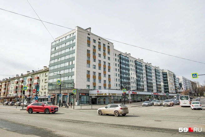 Снаружи дом отвечает современному облику города и стилю соседних высоток на Слудской горке | Источник: Тимофей Калмаков / 59.RU