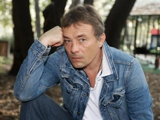 Связь с Еленой Майоровой, развод с солисткой «Стрелок», счастье с режиссером. Личное дело Олега Василькова